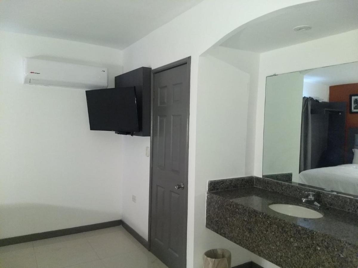 Hotel El Rancho Sabinas Hidalgo Bagian luar foto