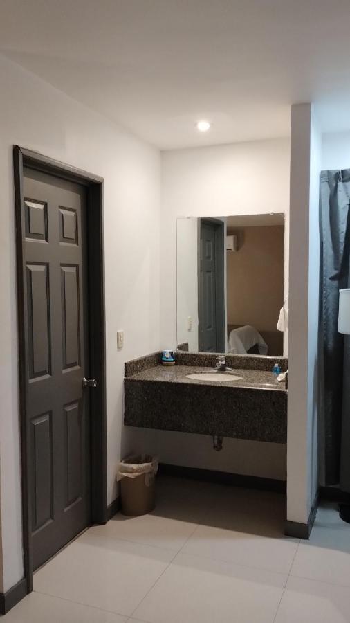 Hotel El Rancho Sabinas Hidalgo Bagian luar foto